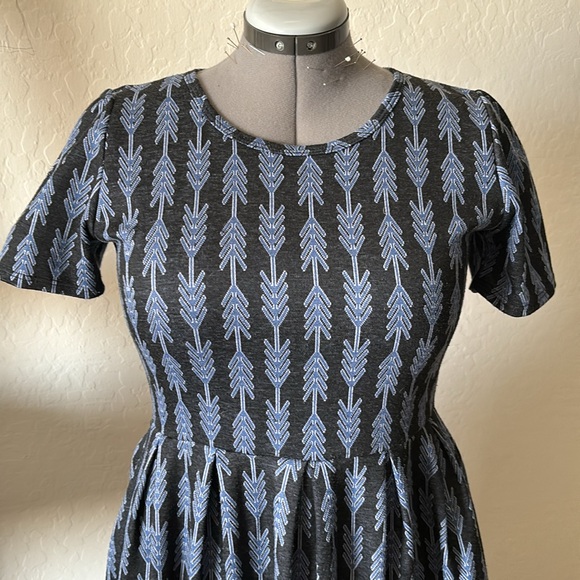Blue and charcoal arrow/chevron print dress - Picture 2 of 10